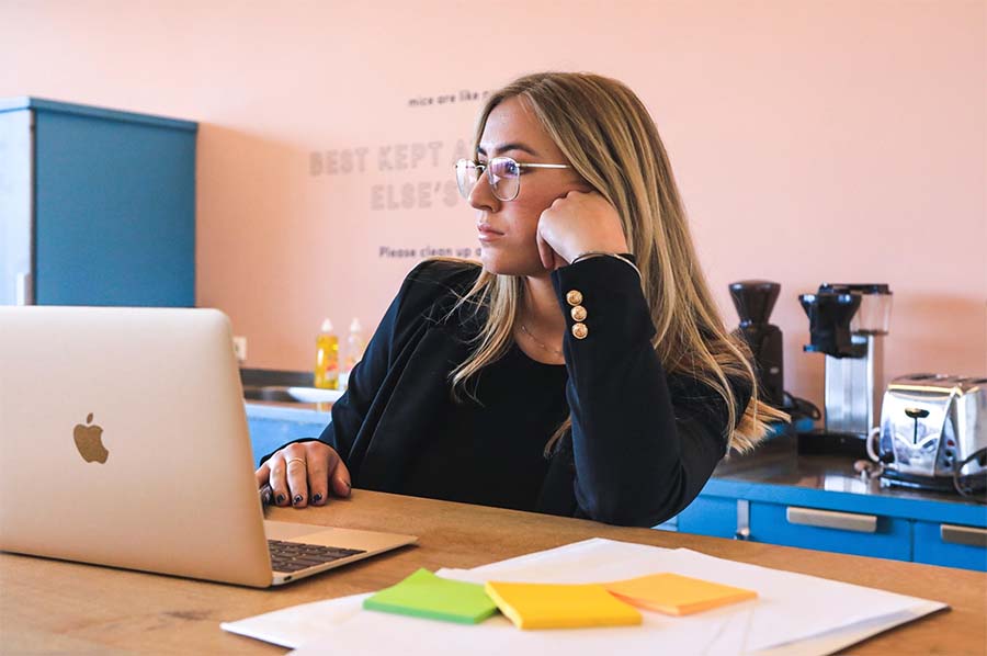 entrepreneur-ordinateur-travail